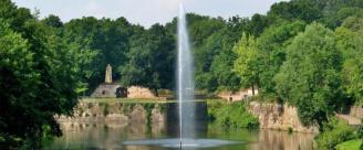 Saaraltarm mit Fontaine und Vauban-Insel (Quelle: Kreisstadt Saarlouis)